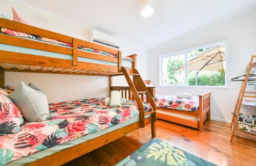 Capel Sound Casa | Beach Cottage. 100m to the beach 9minutes to Hot Springs. Pet Friendly