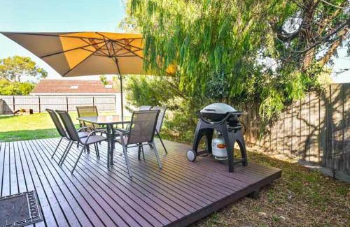 Capel Sound Casa | Beach Cottage. 100m to the beach 9minutes to Hot Springs. Pet Friendly