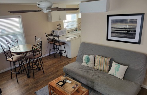Mission Beach Cabaña | Beach Cottage - 4th from Ocean, Patio privado, vista al mar