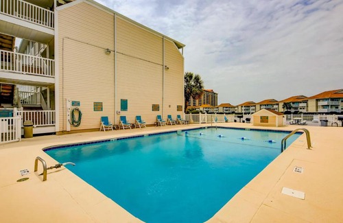 Cherry Grove Beach Apartamento | Beach Cottage at OD