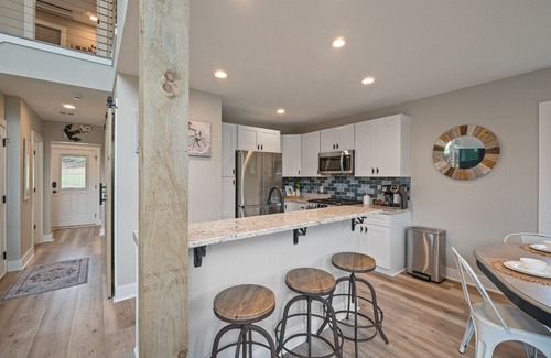Rhodhiss Cabaña | Beach cottage on the Catawba River with lots of outdoor space!