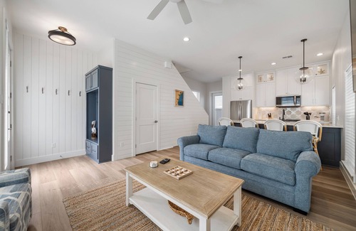 Corpus Christi Cabaña | Beach Cottage on North Padre Island~Walk to beach~Canal access~Pool