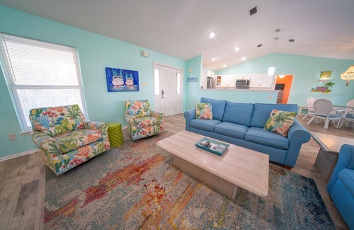 Plantation Casa | 2BR / 2BA Beach Cottage dentro de Plantation, tiene capacidad para 8, ¡Se admiten mascotas!