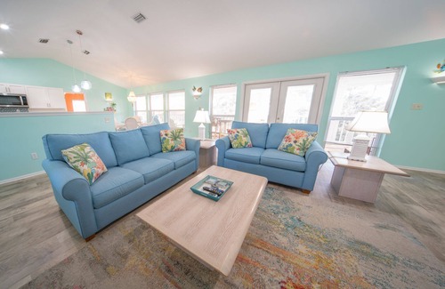 Plantation Casa | 2BR / 2BA Beach Cottage dentro de Plantation, tiene capacidad para 8, ¡Se admiten mascotas!