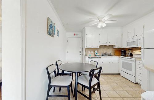 Cherry Grove Beach Apartamento | Beach Cottages at OD - 11B