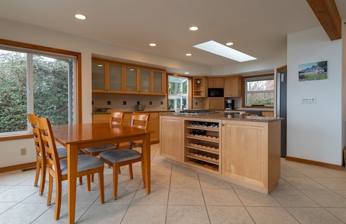 Kingston Casa | Beach Cove: 3 Bdrm, 2 Bath with Beach Access