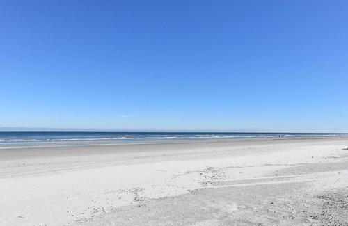 Sea Dunes Apartamento | Beach Daze Townhome at Sea Dunes Green Turtle B5 ~ Ocean View next to Pool