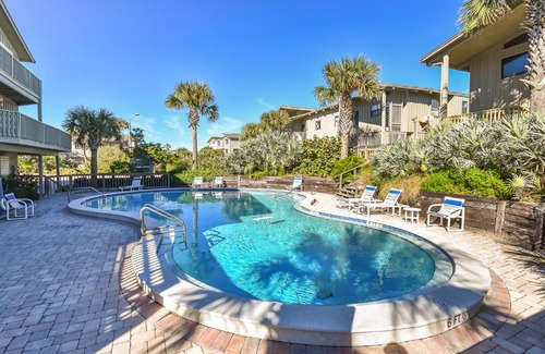 Sea Dunes Apartamento | Beach Daze Townhome at Sea Dunes Green Turtle B5 ~ Ocean View next to Pool
