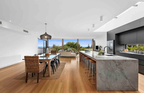 Ocean Grove Villa | Beach Dreams- Beach, Spa, Pool, Gym + Cinema