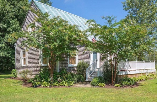 Clarksville Cabaña | Beach Dreams in a beautiful New England timber framed cottage