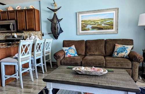 Garden City Condominio | Beach Dreams 2nd floor BEST VIEW Watch the waves roll in from the living room.