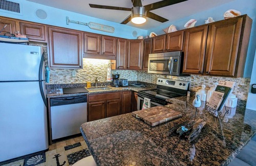 Garden City Condominio | Beach Dreams 2nd floor BEST VIEW Watch the waves roll in from the living room.