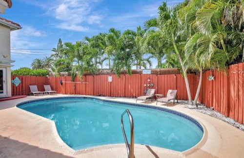 Lauderdale-by-the-Sea Casa | Beach Duplex - 3br 5ba Manor with Heated Pool