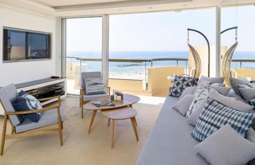 Herzliya Pituach Apartamento | Beach Duplex with 2 Terraces & Sea View by FeelHome