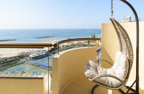 Herzliya Pituach Apartamento | Beach Duplex with 2 Terraces & Sea View by FeelHome