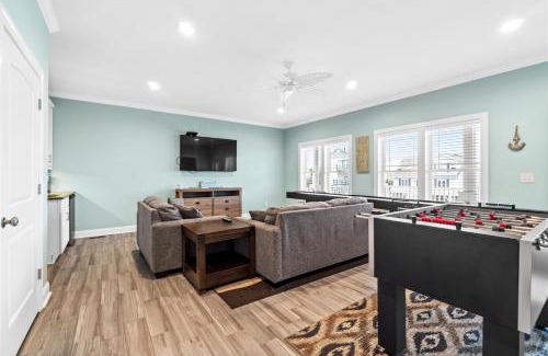Ocean Isle Beach Casa | Beach Easy Private Heated Pool, Tiki Bar, Elevator