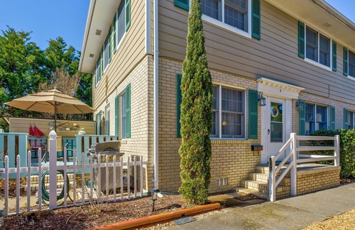 Northeast Virginia Beach Casa | Beach Escape - 2 minute walk to the Beach!
