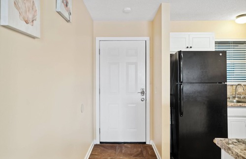 Bahama Beach Condominio | Condo, Pet-Friendly, Steps to Bch, Central Location