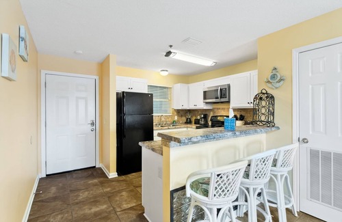 Bahama Beach Condominio | Condo, Pet-Friendly, Steps to Bch, Central Location