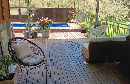 Crescent Head Apartamento | Beach/farm stay, 3 mins to the beach. Small acerage with lush gardens & wildlife