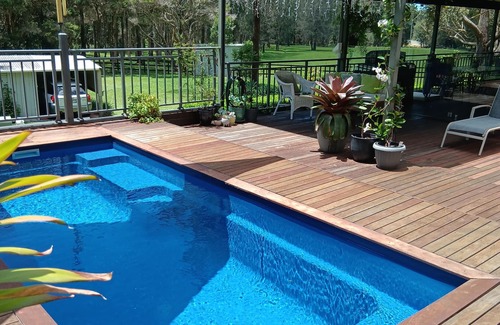 Crescent Head Apartamento | Beach/farm stay, 3 mins to the beach. Small acerage with lush gardens & wildlife