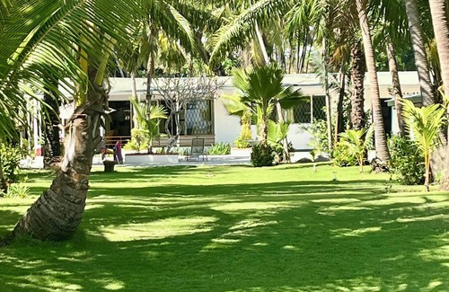 Puntarenas Casa | ¡Private Beach Front Retro House!