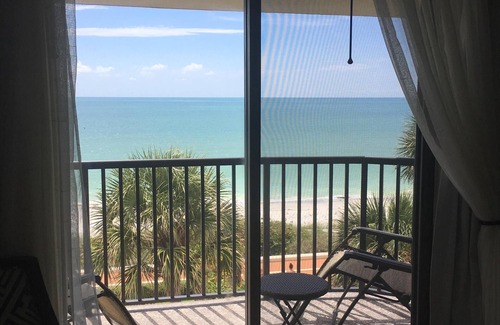 Belleair Beach Condominio | Elegante ático frente a la playa en la deseable playa de Belleair, FL 2B / 2B
