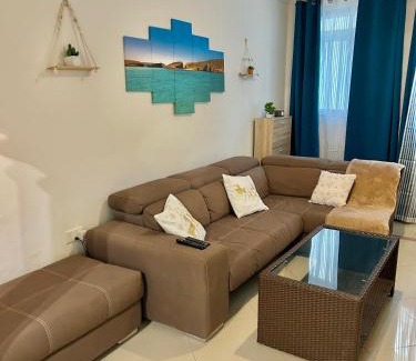 Għadira Apartamento | Beach front 3-bedroom Holiday Home
