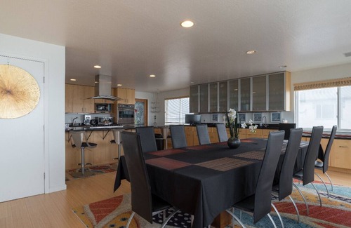 Sharp Park Apartamento | En primera línea de playa 3200SQ ENORME casa de lujo en el segundo piso, a solo 7 millas de San Francisco