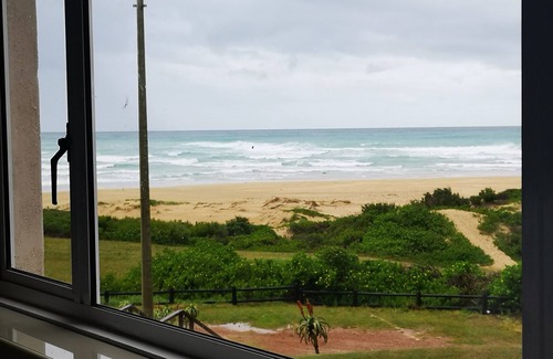 Aston Bay Casa | Beach Front Apartment close to the beach with magnificent sea views.