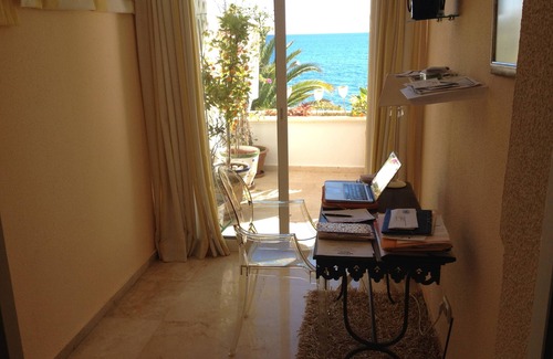 Nueva Milla de Oro Apartamento | Apartamento frente a la playa en la Nueva Milla de Oro cerca de Puerto Banús