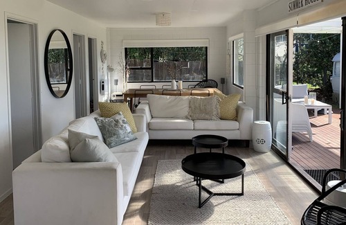 Whiritoa Casa | Beach front Bach