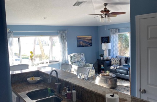 Satellite Beach Condominio | Beach Front Condo with Ocean View and Great Community Deck on the Space Coast!