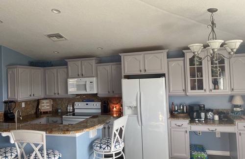 Satellite Beach Condominio | Beach Front Condo with Ocean View and Great Community Deck on the Space Coast!