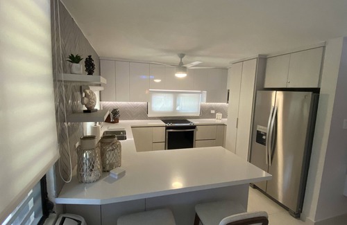 Zarzal Apartamento | Encantador y verdaderamente condominio frente a la playa, listo para la temporada de alquiler