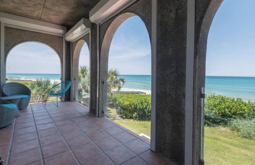 Indialantic Condominio | Condominio frente a la playa con impresionantes vistas del agua!
