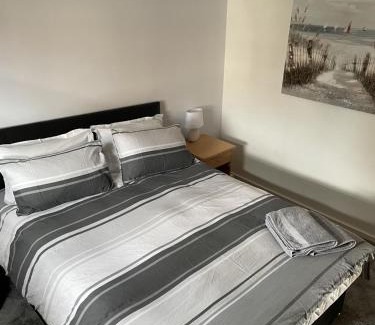 Llanelli Apartamento | Beach Front Ground Floor Apartment