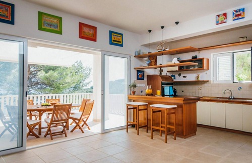 Cove Basina (Jelsa) Casa | Casa frente a la playa en Vrbanj