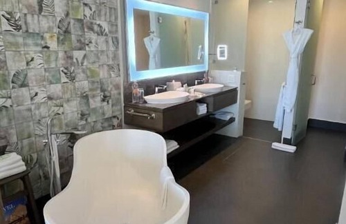 Cancún Complejo | Beach Front Luxury 5 Diamond Property- 2 Bedroom