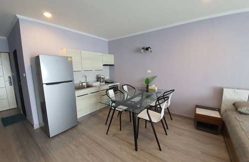 Rayong Condominio | BEACH FRONT modern room + Free hi speed Wi-Fi