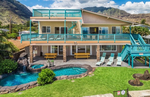 Makaha Casa | BEACH FRONT Paradise With A/C, Pool & Jet Tub