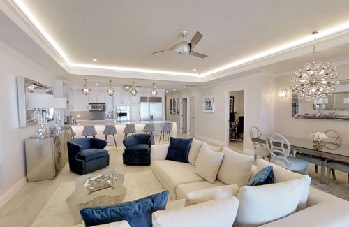 Seven Mile Beach Condominio | Beach Front Residence 107 Located at The Ritz-carlton by Redawning