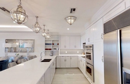 Seven Mile Beach Condominio | Beach Front Residence 107 Located at The Ritz-carlton by Redawning