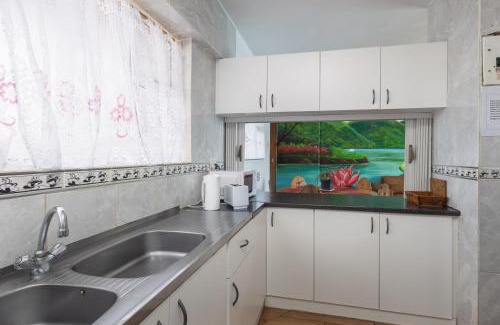 Kareeberg Apartamento | Beach front self catering apartment with Sea View, Pool and free Wifi