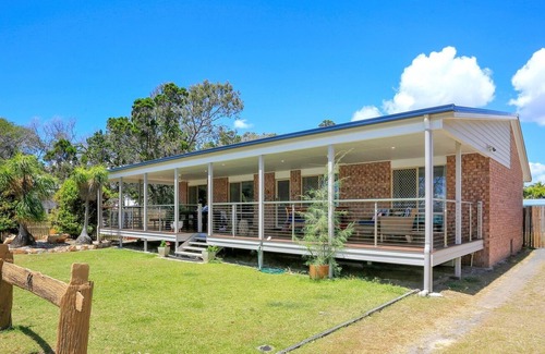 Woodgate Casa | Beach Front Spectacular! @ 66 The Esplanade WOODGATE