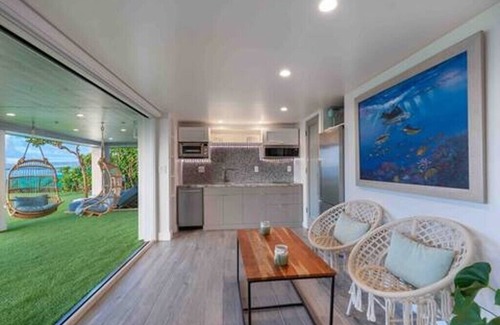 Kahuku Casa | Beach Front Stunner- 4 Bedroom 4 Bath