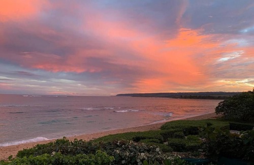 Kahuku Casa | Beach Front Stunner- 4 Bedroom 4 Bath