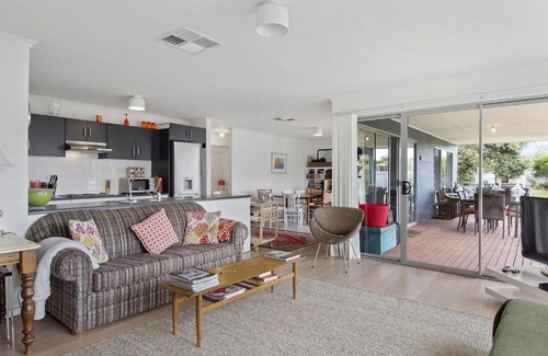 Carrickalinga Casa | Beach Fun 11 Broadbeach Drive
