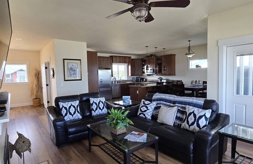 Ocean Shores Casa | Beach Gem- Beach Front -Hot Tub