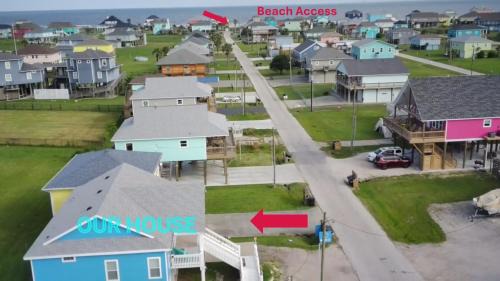 Crystal Beach Casa | Beach Getaway at 2 Pelicans Walk to the Water